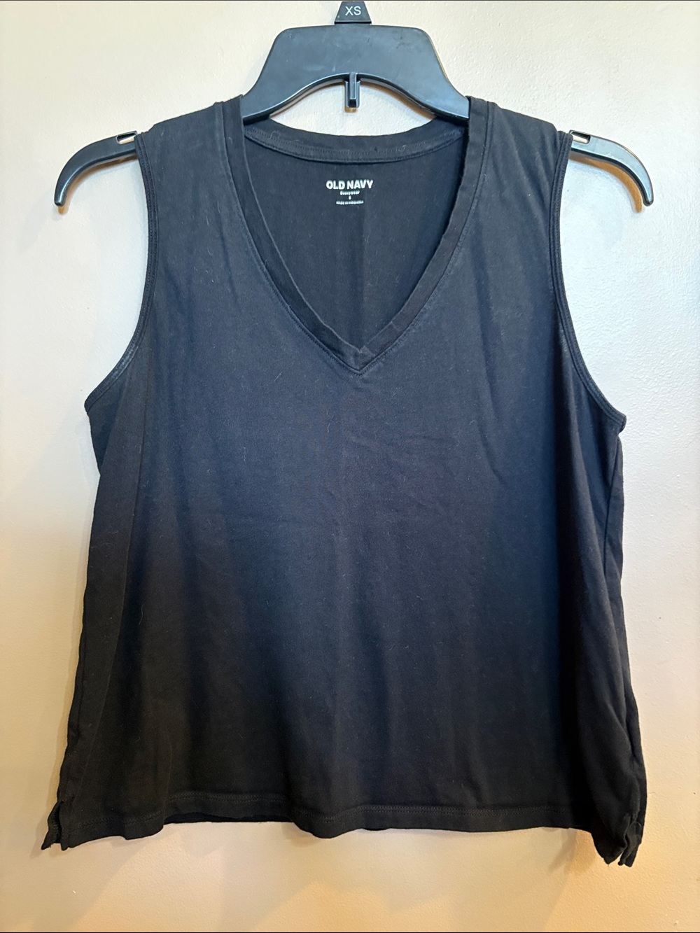 Old Navy Black V-Neck Sleeveless Tank Top